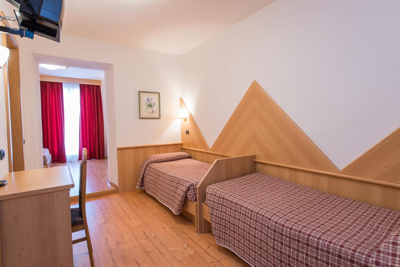 Hotel Italia Castello-Molina di Fiemme Buitenkant foto