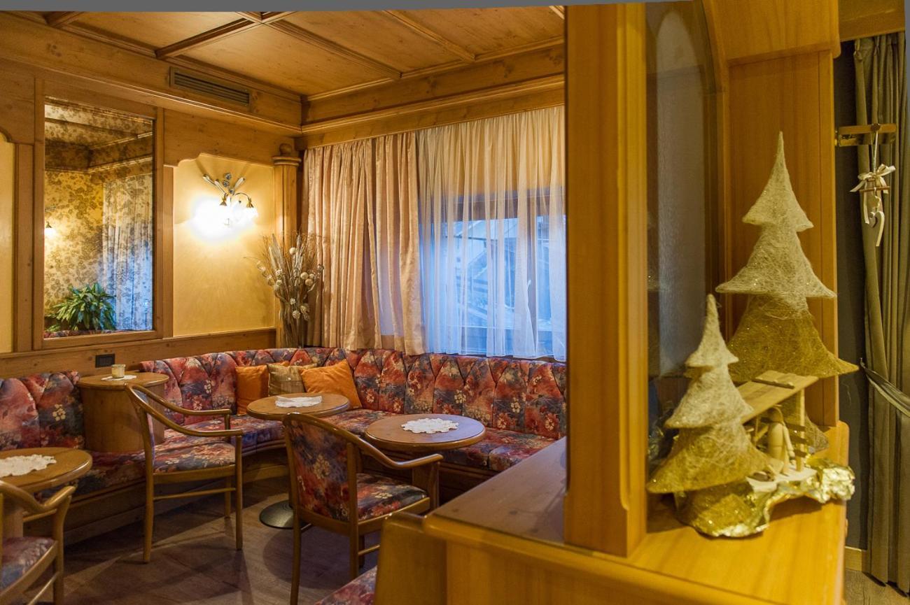 Hotel Italia Castello-Molina di Fiemme Buitenkant foto